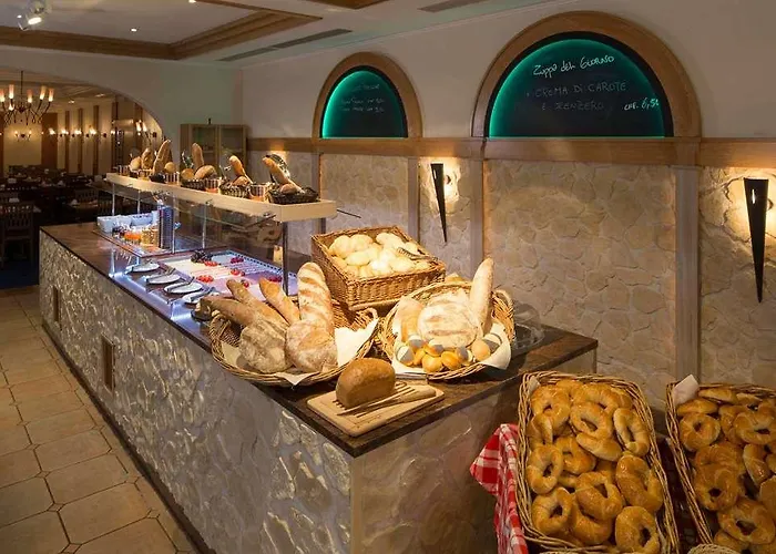 阿卡迪亚洛迦诺h4酒店 4* 洛迦诺