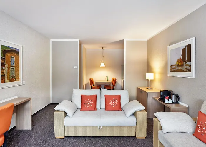 H4 Arcadia Hotell 4*