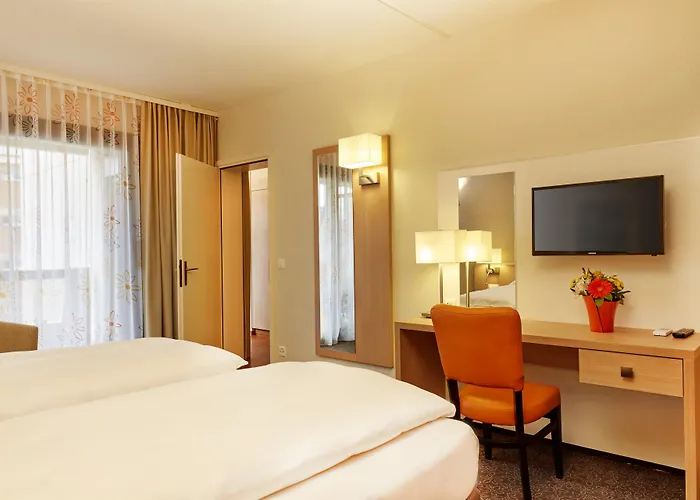 H4 Arcadia Hotell 4*