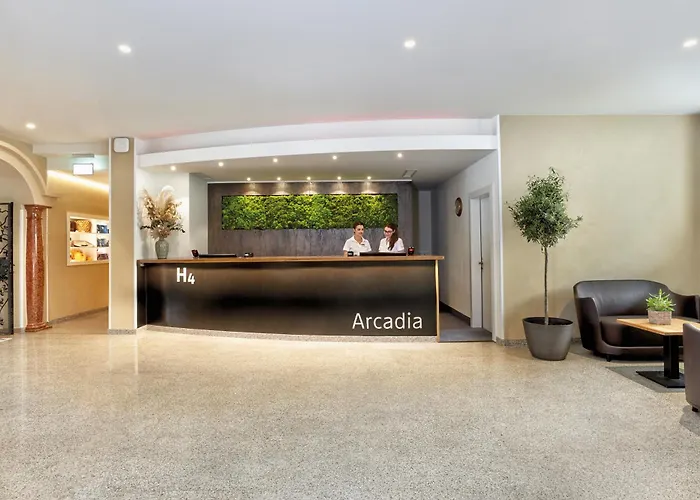 H4 Arcadia Hotell 4*